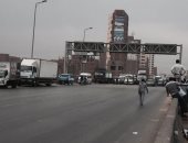أهالى قرية ميت ربيعة يقطعون طريق بلبيس القاهرة بعد إصابة حامل فى حادث تصادم