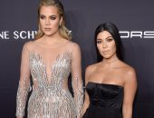 بالصور.. شقيقات كيم كارداشيان يتخليان عنها فى أزمتها مع زوجها