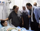 بالفيديو والصور.. مجدى عبد الغنى لأحد أطفال أبو الريش: "شوفت الجول بتاعى فى كأس العالم"