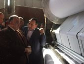 محافظ الدقهلية يستاء لعدم تدريب طالبات التعليم الفنى بأحد المصانع