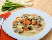 بالصور والخطوات.. طريقة عمل شوربة البطاطس بالمشروم