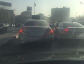 قارئ يرصد سيارة بدون أرقام فى ميدان التحرير.. ويطالب بتكثيف الرقابة