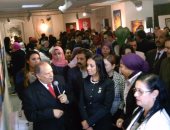 مايا مرسى وأحلام يونس تفتتحان معرضا لمناهضة العنف ضد المرأة