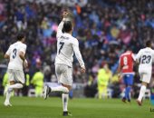 جماهير ريال مدريد تهتف لرونالدو وتطلق صافرات الاستهجان ضد بنزيما