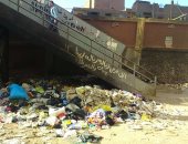 بالصور.. القمامة تحاصر أهالى عزبة النخل