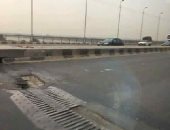 قارئ يشكو من "حفرة" خطر على الطريق الدائرى بالوراق