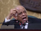 رئيس البرلمان يطالب النواب بدخول القاعة للتصويت النهائى على قانون الجمعيات 