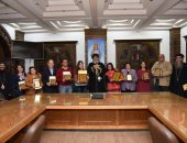 البابا تواضروس يكرم فائزى "اقرأ واعرف واكسب" بالأسكندرية