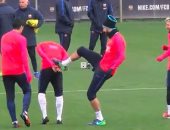 بالفيديو.. بيكيه وسواريز يتآمران على "نيمار" قبل الكلاسيكو 