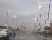 بالصور.. قارئ يرصد أعمدة إنارة كوبرى أكتوبر مضاءة نهارًا