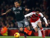 الننى يخرج مصاباً بالشوط الأول من مباراة أرسنال وساوثهامبتون