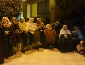 معلمون يعتصمون بكفر الشيخ أمام مجلس مدينة بيلا رفضا لندبهم لخارج المدينة