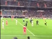 بالفيديو.. مشجع ريال مدريد يحتفل على طريقة رونالدو خلال لقاء الكأس