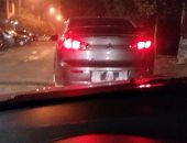 قارئ يرصد سيارة بدون لوحات معدنية بالمعادى