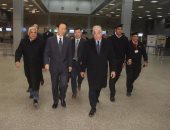 بالصور.. محافظ جنوب سيناء يستقبل وفدا صينيا رفيع المستوى بمطار شرم الشيخ