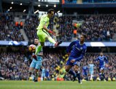 بالفيديو..مانشستر سيتى يتفوق على تشيلسى بهدف "نيران صديقة" فى الشوط الأول