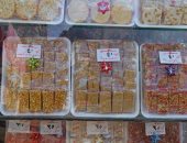 حلوى المولد ترفع شعار "اللى ما يشترى يتفرج".. والحصان الحلاوة "بلاستيك"