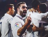 بالصور.. كارفخال مهدد بالإيقاف بعد إشارة خارجة ضد جماهير برشلونة