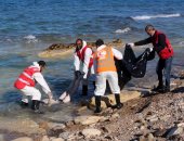 شبيبة الهلال الأحمر الليبى ينتشلون 11 جثة لمهاجرين من البحر