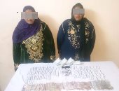 القبض على سيدتين يتاجران فى المخدرات بأسيوط