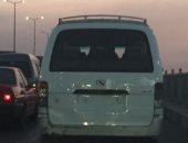 قارئ يرصد سيارة بدون لوحات معدنية على كوبرى الجلاء