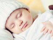 مغلبك فى نومه.. 6 حاجات هتساعد طفلك على نوم هادئ