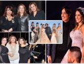 بالصور.. "أمينة خليل" بفستان الزفاف مفاجأة عرض أزياء هانى البحيرى.. المصمم الشهير يقدم ٧٥ فستانًا "هاند ميد".. يرفع شعار "صنع فى مصر".. ويؤكد: الصناعة المصرية أهم أهداف العرض ومصر قادرة على النهوض