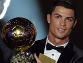 صحيفة إسبانية: رونالدو يفوز بجائزة الكرة الذهبية فى 2016.. وميسي ثانيا