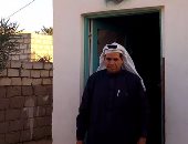 سيناوى يسير 26 كيلو يوميا ليصل المدرسة ويحصل على الماجستير بسن الـ50