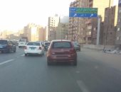 قارئ يرصد سيارة بدون لوحات معدنية على الطريق الدائرى