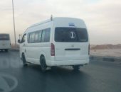 صحافة المواطن.. سيارة ميكروباص بدون لوحات معدنية فى مدينة 6 أكتوبر