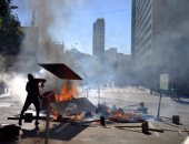 بالصور.. اشتباكات عنيفة بين الشرطة البرازيلية ومتظاهرين احتجاجا على إجراءات التقشف