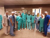 وزيرة الهجرة تحضر عملية جراحية للجراح العالمى هشام عاشور