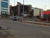 قارئ يرصد سيارة تسير بدون لوحات معدنية فى التجمع الخامس 