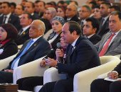 بالصور.. السيسى: "طول ما الشعب المصرى متماسك مابخافش من حد لاجوة ولا برة"