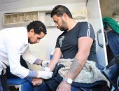 توافد المواطنين على مستشفى الدمرداش للتبرع بالدم لضحايا حادث الكنيسة البطرسية