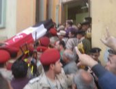 بالصور..القيادات الأمنية والعسكرية يؤدون صلاة الجنازة على شهيد سيناء بطنطا