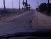 بالصور.. شكوى من تهالك طريق قرى غرب مركز ديروط فى أسيوط