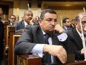 أسامة هيكل لوزير الآثار بالبرلمان: "المنظر المحيط بالهرم سئ جدا"