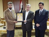 جامعة الدول العربية تكرم رئيس جامعة بنى سويف