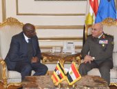 بالفيديو.. وزير الدفاع يلتقى وزير الدولة لشئون المحاربين القدامى الأوغندى