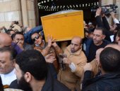 بالفيديو والصور.. صلاة الجنازة على جثمان الراحل أحمد راتب بمسجد الحصرى فى أكتوبر