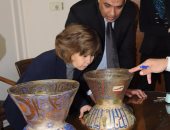 بالصور.. "الآثار" تتسلم مشكاتين أثريتين من دولة الإمارات العربية المتحدة