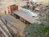 بالفيديو.. مخزن حديد تسليح يهدد مبانى شارع مسجد الشهيد بالمريوطية بالانهيار