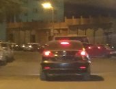 قارئ يرصد سيارة تسير بدون لوحات وزجاج معتم فى شوارع الزقازيق
