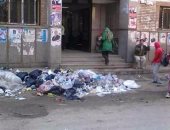 صورة.. تراكم القمامة أمام مستشفى ميت غمر العام بمحافظة الدقهلية