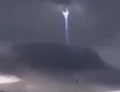 بالفيديو.. ظهور جسم غريب بين الغيوم فى أريزونا