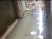 قارئ يشارك بفيديو لطفح مياه الصرف فى كفر الحصر بالشرقية منذ أسبوع