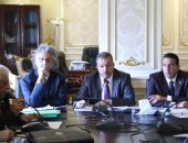 رغم رفض لجنة الصحة..الحكومة تتمسك بمشروع تأديب الأطباء: الدكاترة بيزوغوا