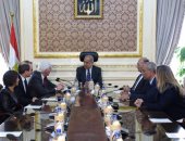 شريف إسماعيل يستعرض مع رئيس اللجنة الأمريكية اليهودية جهود الإصلاح بمصر